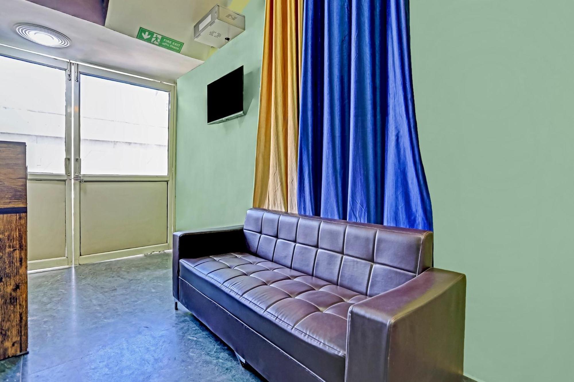 Hotel O Pari Hotel Ghaziabad Eksteriør bilde