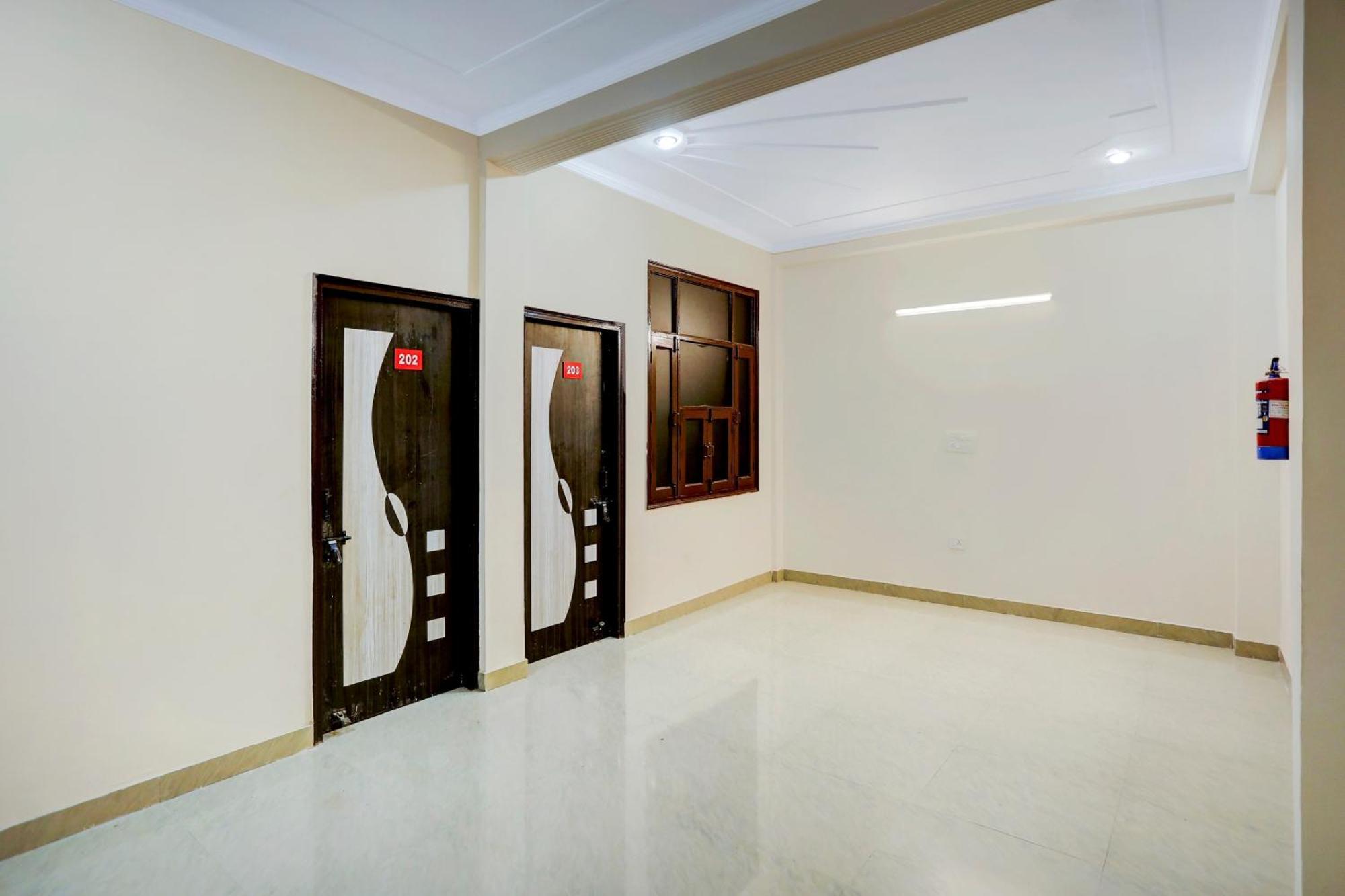Hotel O Pari Hotel Ghaziabad Eksteriør bilde